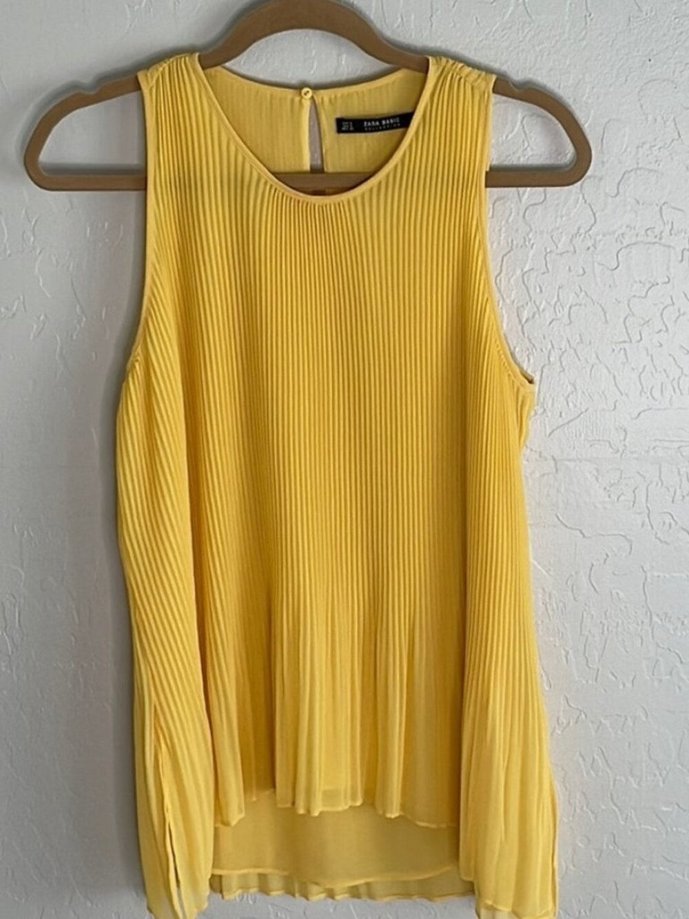 Yellow sleeveless boho top w/ scoop line neck.